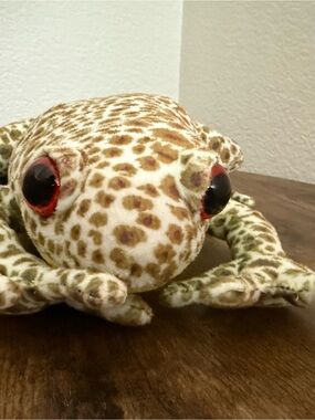 ACMI Sugarloaf Creations Spotted Red Eyed Tree Frog Plush Toy